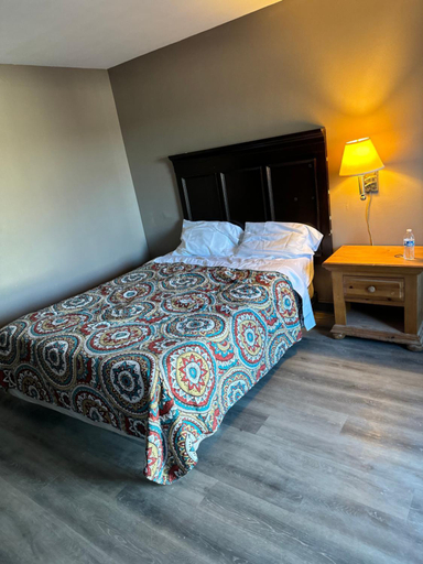 Bedroom 2, Clintonville Motel, Waupaca