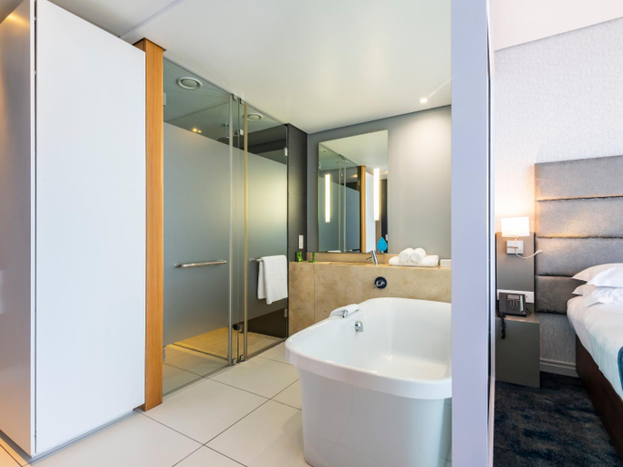 Bathroom 4, aha Gateway Hotel Umhlanga, eThekwini