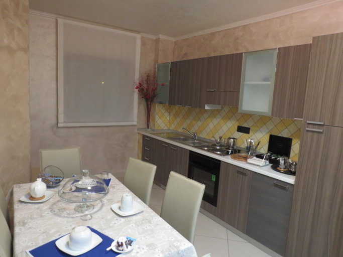 Others 5, B&B La Maison, Potenza