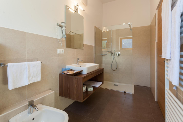 Bathroom 4, Hotel Sole, Bolzano