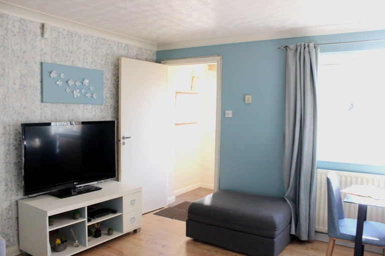 Others 4, Stunning Spacious Contemporary 2 Bedroom Flat, London