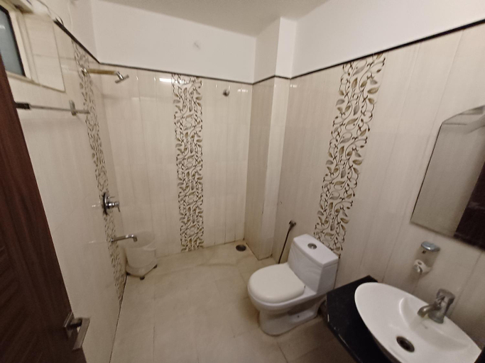 Bathroom 4, Hotel Broadway, Jaipur