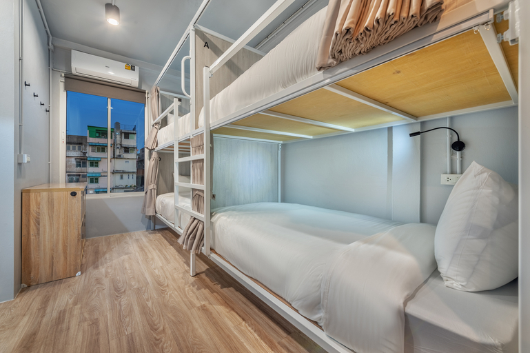 Ti Thong Hostel Room Type - Quadruple Room with Bathroom