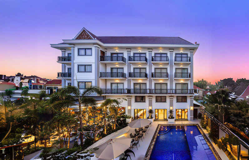 Exterior & Views