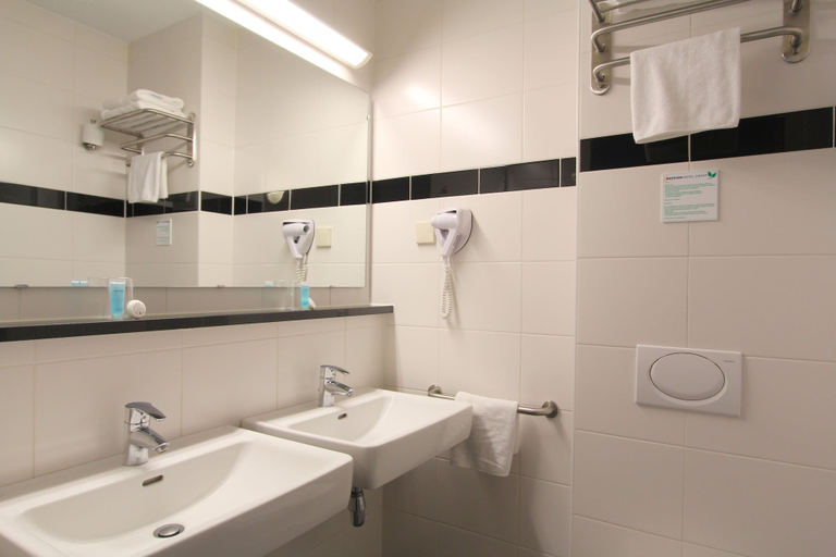 Bathroom 3, Bastion Hotel Barendrecht, Barendrecht