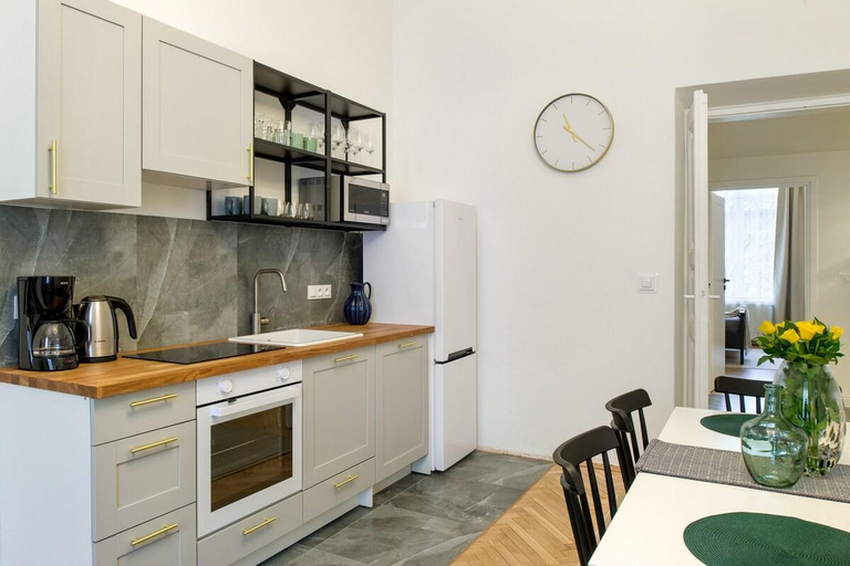 Others 5, WAWELOVE spacious 3 bedroom apt 1 min to Main Sq!, Kraków City