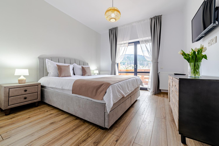 Others 5, Yael Luxury Apartments 4, Busteni