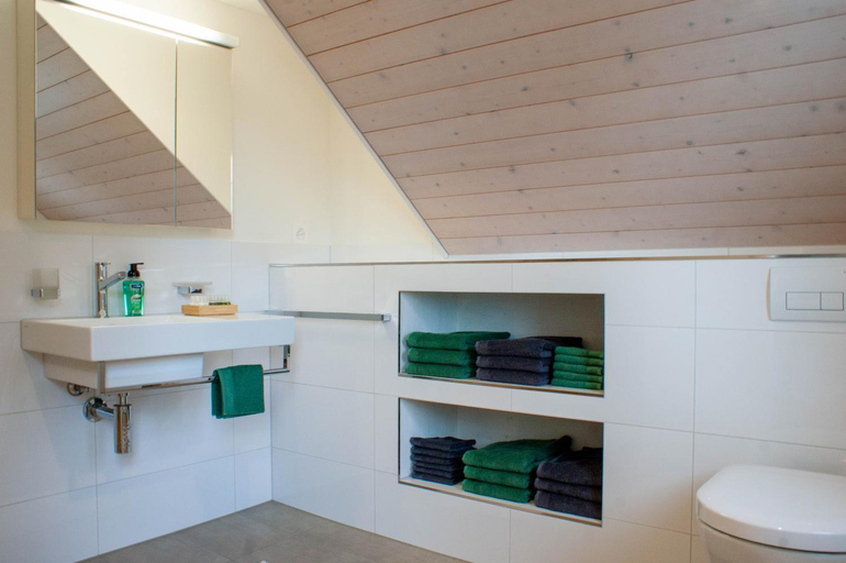 Bathroom 3, Budget Rooms Pilatus, Obwalden