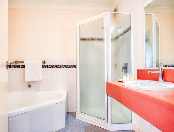 Bathroom 5, Panorama Hotel St Helens, Break O'Day