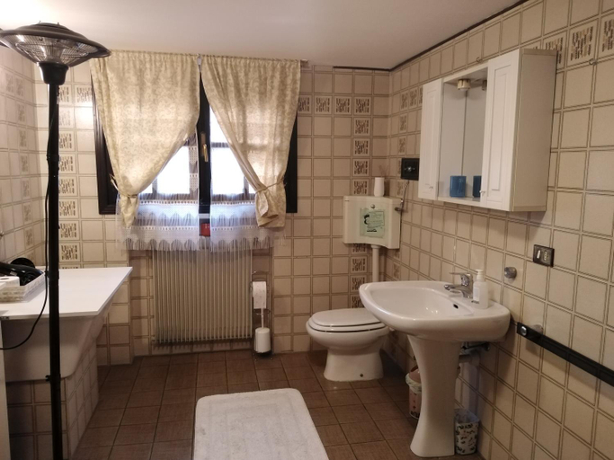 Bathroom 2, Casa Irene, Vicenza