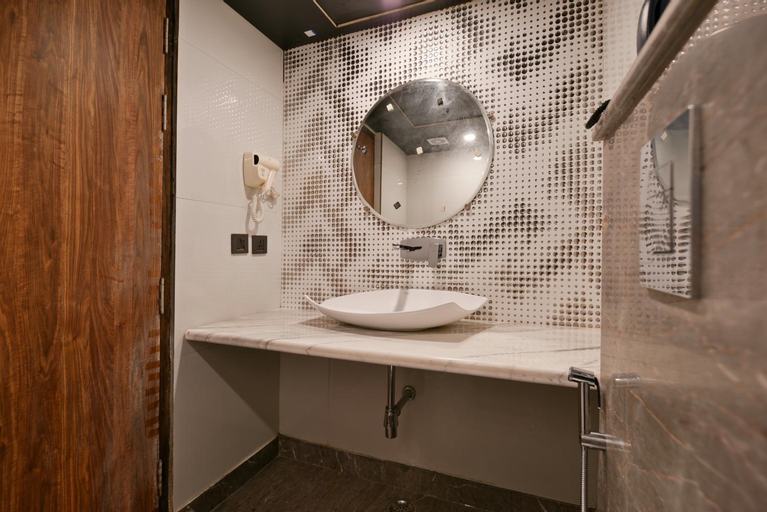 Bathroom 14