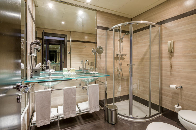 Bathroom 5, Hotel Maydrit Airport, Madrid