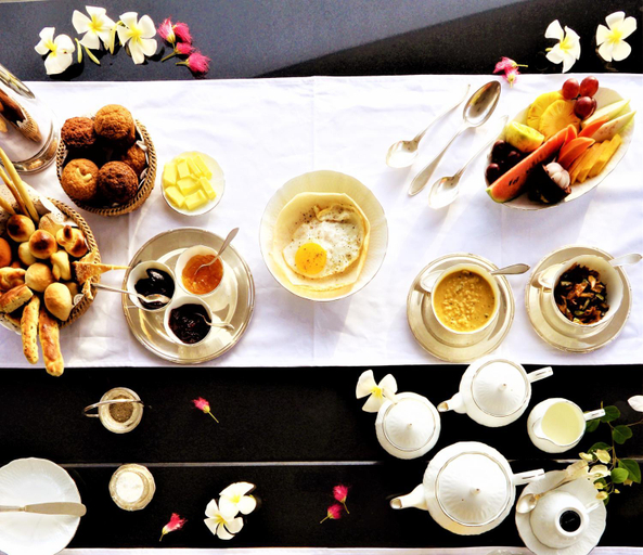 Food & Drinks 1, The Flame Tree Estate & Hotel, Thumpane
