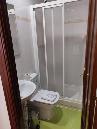 Bathroom 3, Salome, Madrid