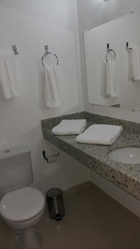 Bathroom 4, Hotel 494 Oliveira-MG, Oliveira