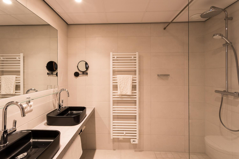 Bathroom 2, Hotel Zeeuws Licht I Kloeg Collection, Veere