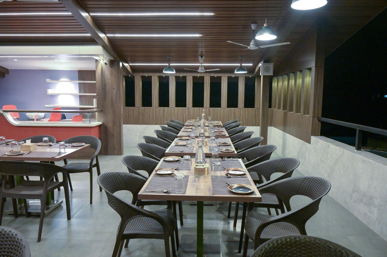Food & Drinks 5, Hotel Limelight, Kudal, Sindhudurg