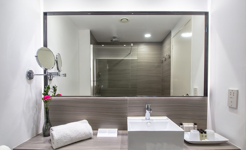 Bathroom 5, Crystal Springs Beach Hotel