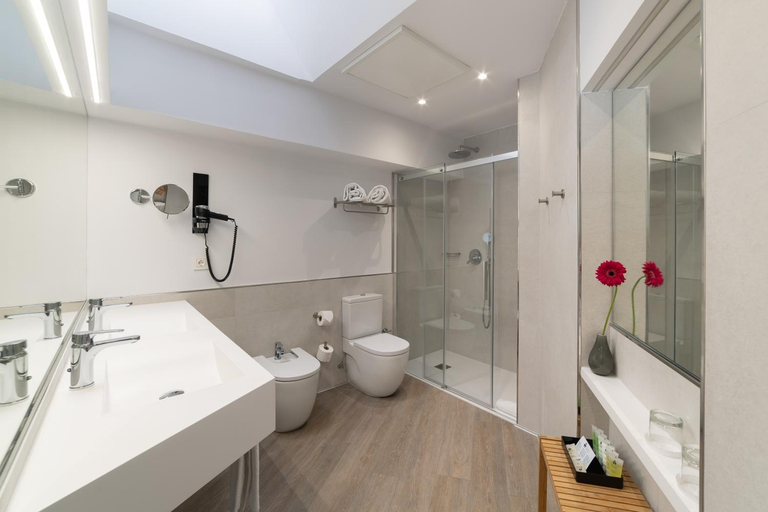 Bathroom 4, Hotel Avenida, Guipúzcoa