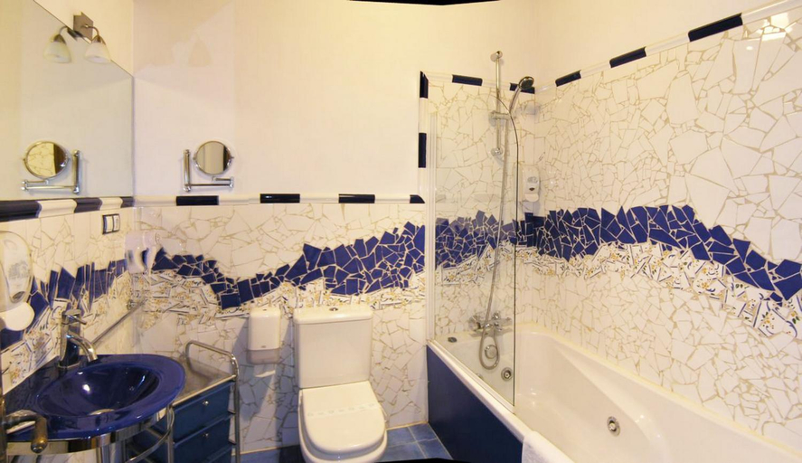 Bathroom 5, Posada La Leyenda, Cantabria