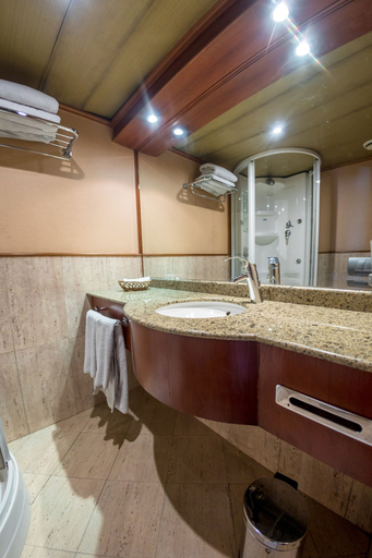 Bathroom, MS Nephtis Nile Cruise, Luxor