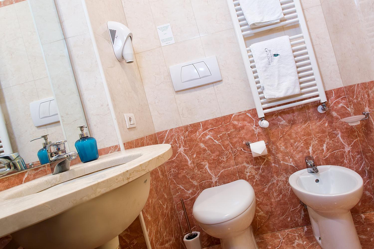 Bathroom 4, Residenza Goldoni, Venezia