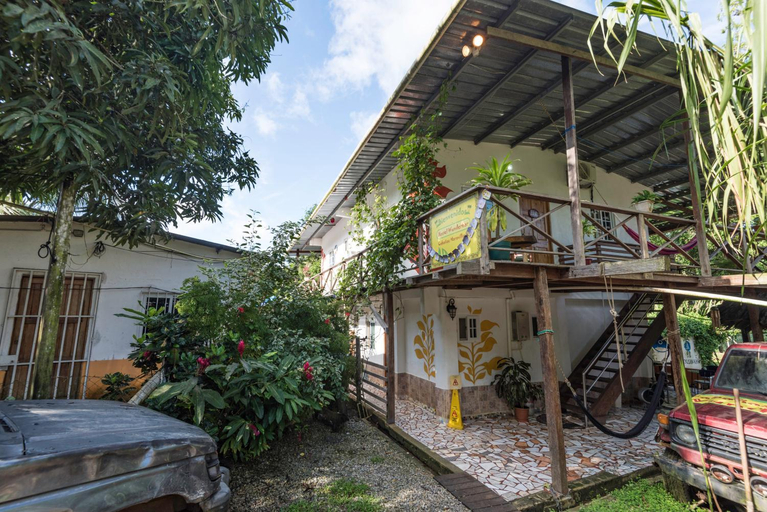 Others 5, Hostel Wunderbar, Portobelo