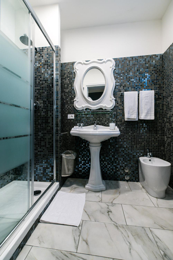 Bathroom 4, Hotel Antica Locanda, Rome