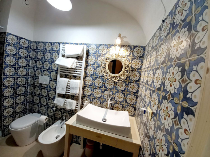 Bathroom 2, La casa dalle finestre blu, Pescara