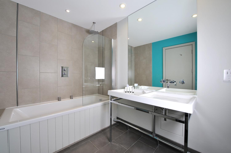 Bathroom 4, The Cornwall Hotel Spa & Lodges, Cornwall