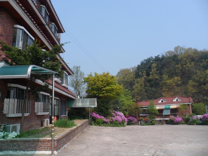 Others 3, Gyerim Motel, Chuncheon