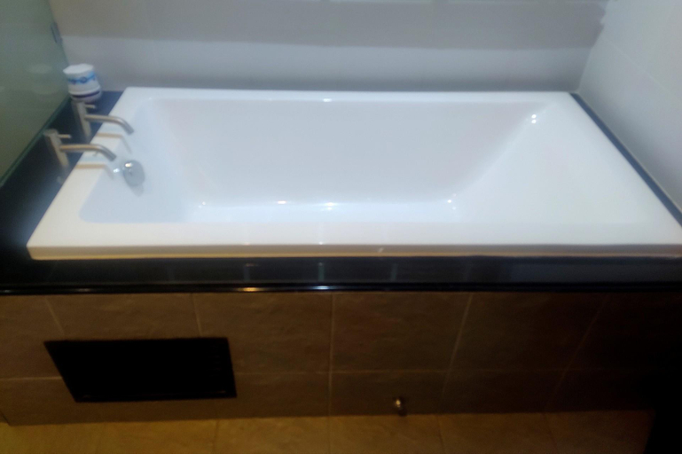 Bathroom 3, Wazza's Patong Apartment,
  Smart TV & Fast Wi-Fi , Phuket Island