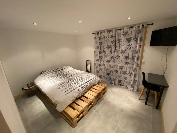 Others 3, Chambre privee, Seine-et-Marne