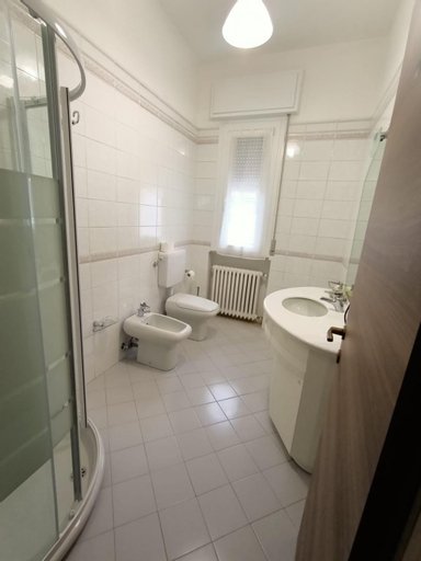 Bathroom 10