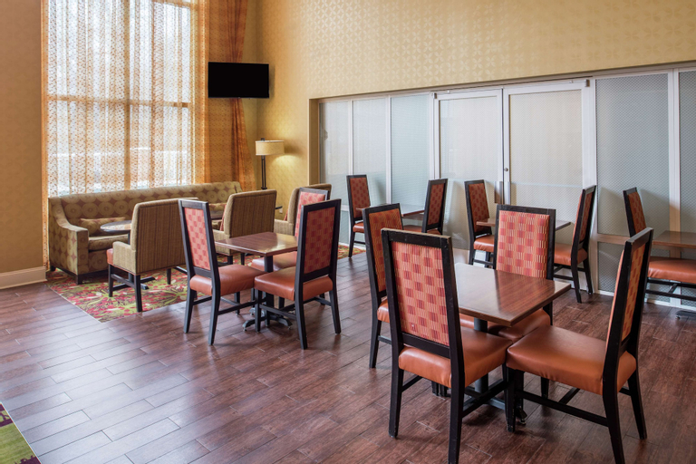 Food & Drinks 5, Hampton Inn & Suites Charlotte-Arrowood Rd., Mecklenburg