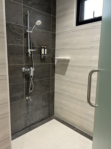 Bathroom 10