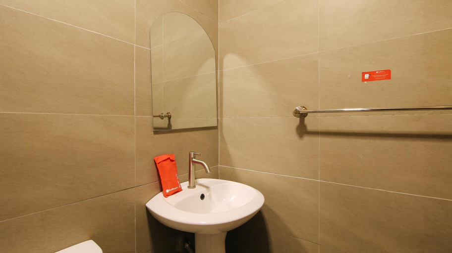 Bathroom 15