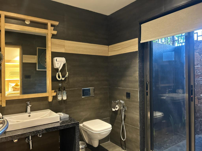 Bathroom 4, Ananta Spa & Resorts Jaipur, Jaipur