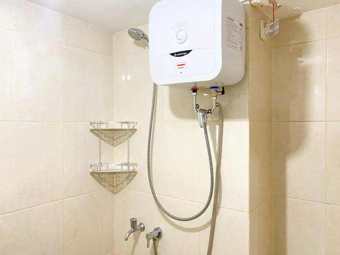 Bathroom 5, Good Choice and Comfy Studio at Springlake Summarecon Bekasi Apartment By Travelio, Bekasi