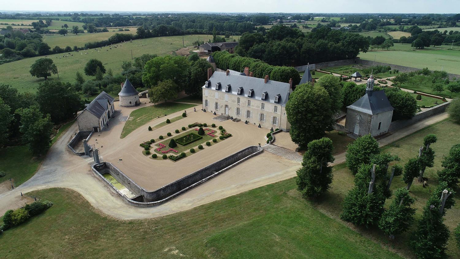 Le Chateau d'Hauterives, Mayenne