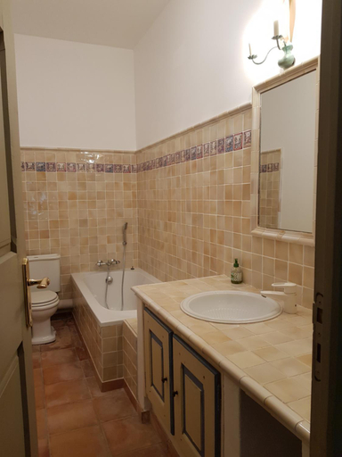 Bathroom 3, Mas l aigo claro, Bouches-du-Rhône