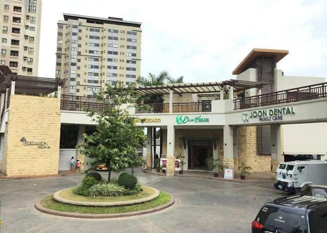 5, Nice location in the persimmon condo, Cebu City