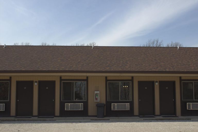 Others 5, Hidden Lake Resort, Benton