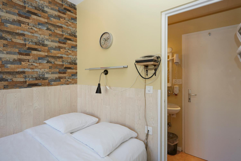 Bedroom 3, Hotel Central, Genève