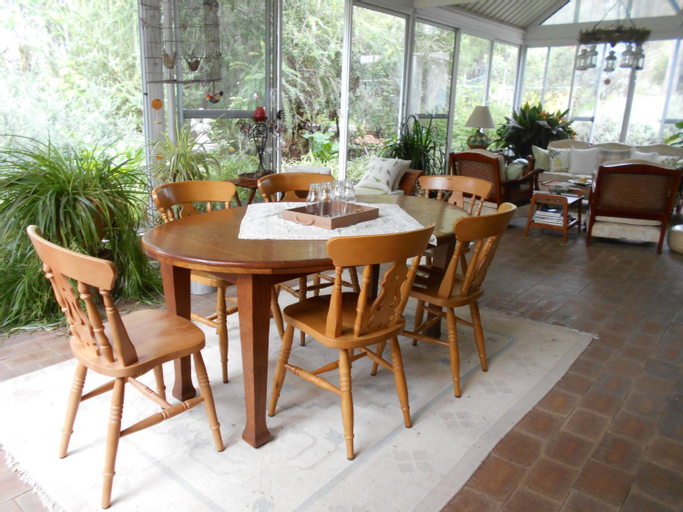 Food & Drinks, Whispering Pines Bed and Breakfast, Collie