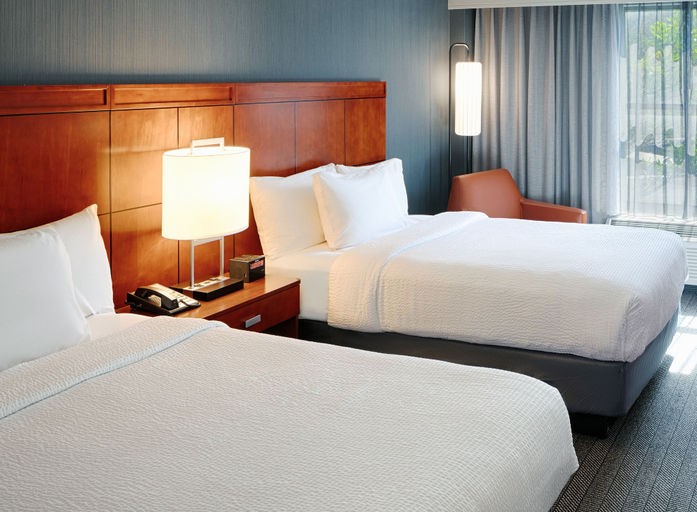 Bedroom 2, Courtyard by Marriott Springfield Downtown, Clark