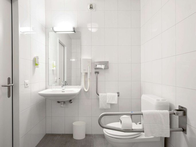 Bathroom 14