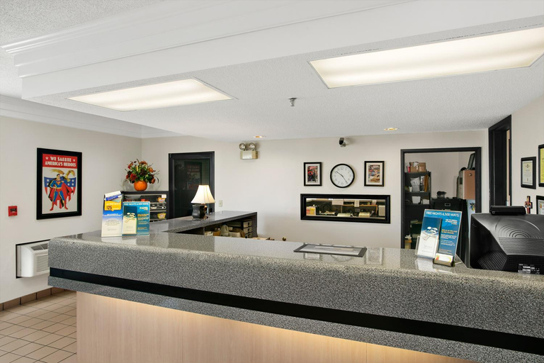 Public Area 2, Super 8 by Wyndham Metropolis, Massac