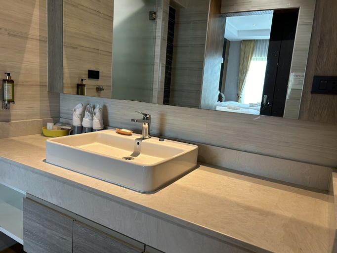 Bathroom 7