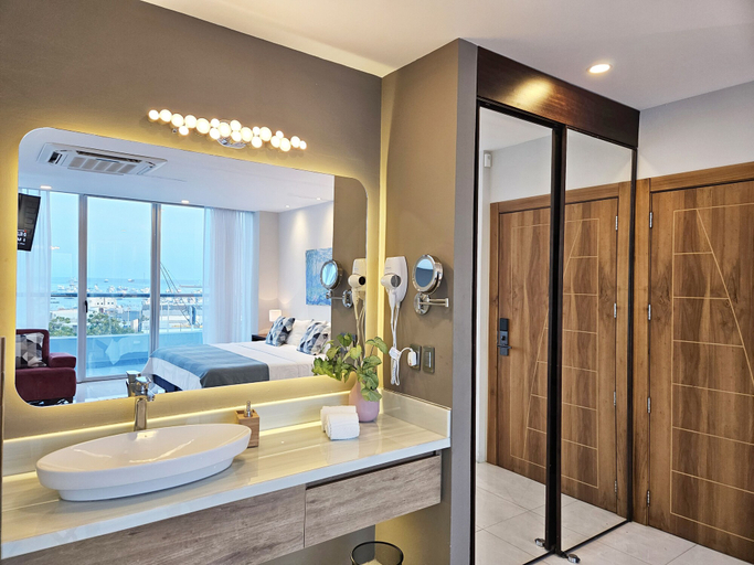 Bathroom 4, Hotel Perla Spondylus, Manta